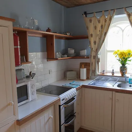 Anne's Grove Miniature Castle بيت للعطل