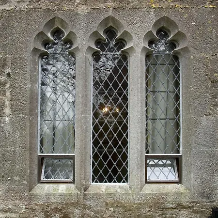 Holiday home Anne's Grove Miniature Castle *