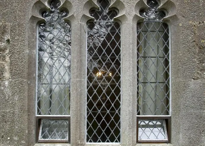 Vakantiehuis Anne's Grove Miniature Castle *